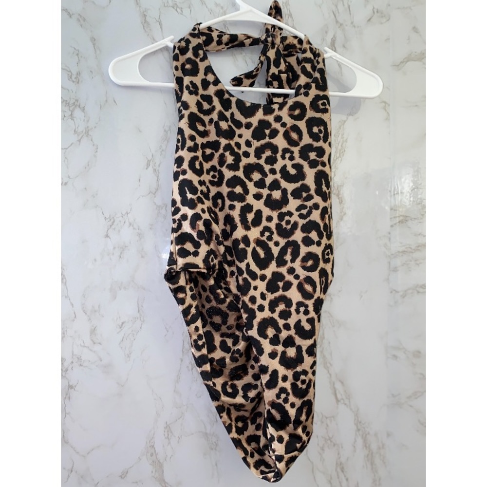 • PRETTY LITTLE THING HIGH LEG BATHING SUIT•